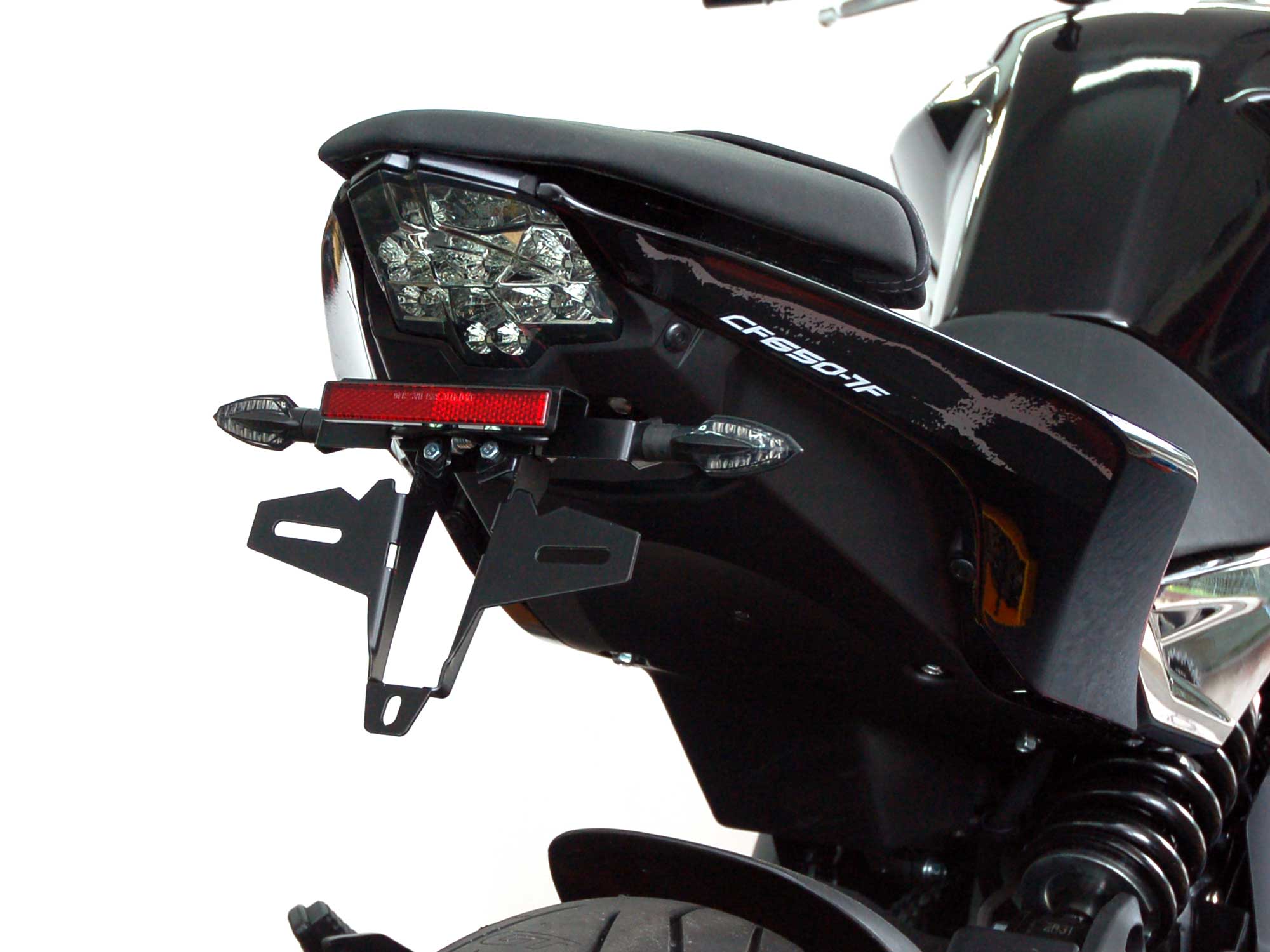 Kit de support de plaque d'immatriculation réglable Lightech spécifique  pour CF Moto 650 NK (2021-22) Vente en Ligne 